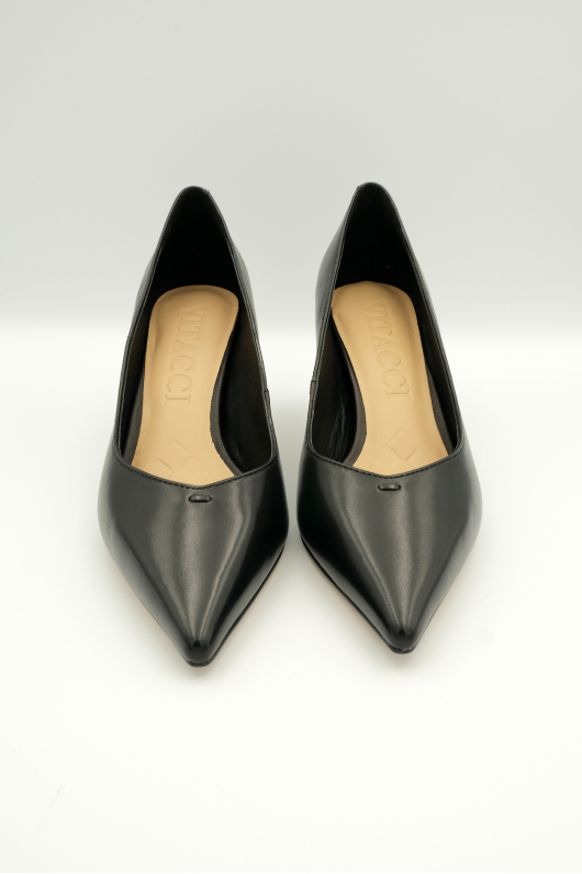 Туфли VITACCI исполненные в черном цвете.